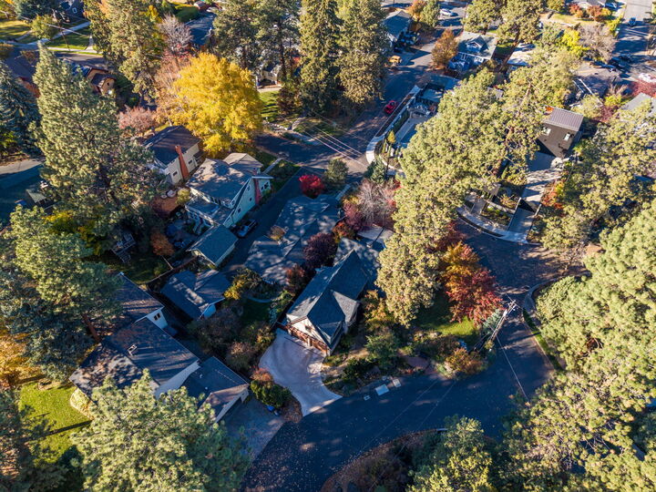 Property Photo:  107 NW Drake Road  OR 97703 