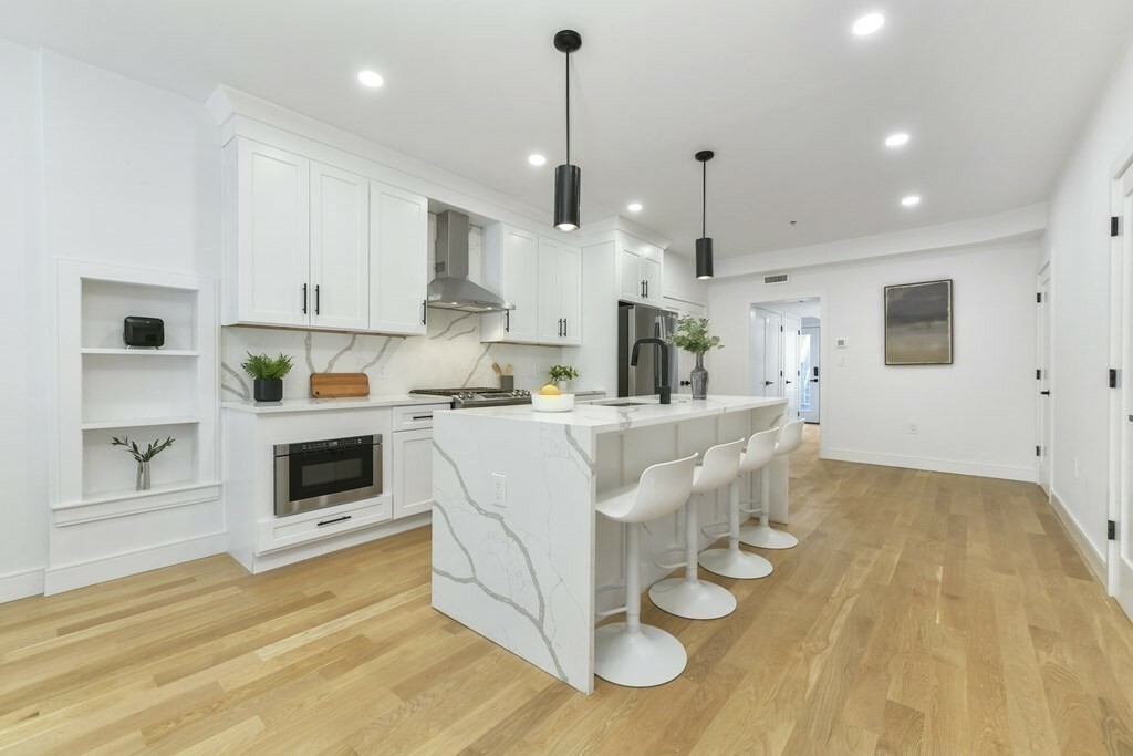 Property Photo:  141 Chelsea St 1  MA 02128 