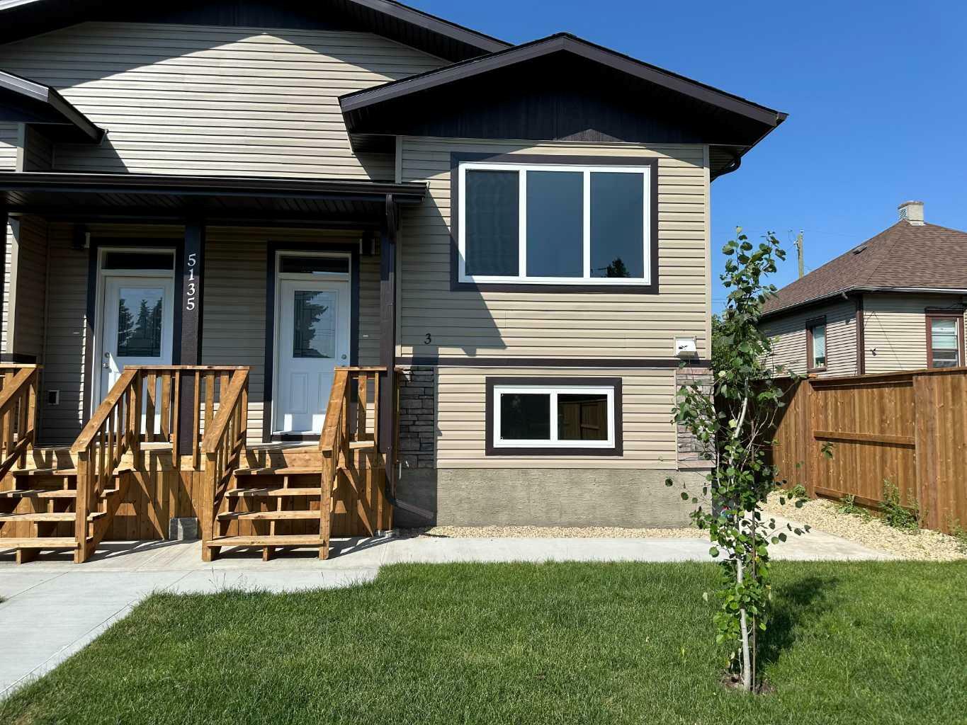 Property Photo:  5135 53 Street 3  AB T4L 1J7 