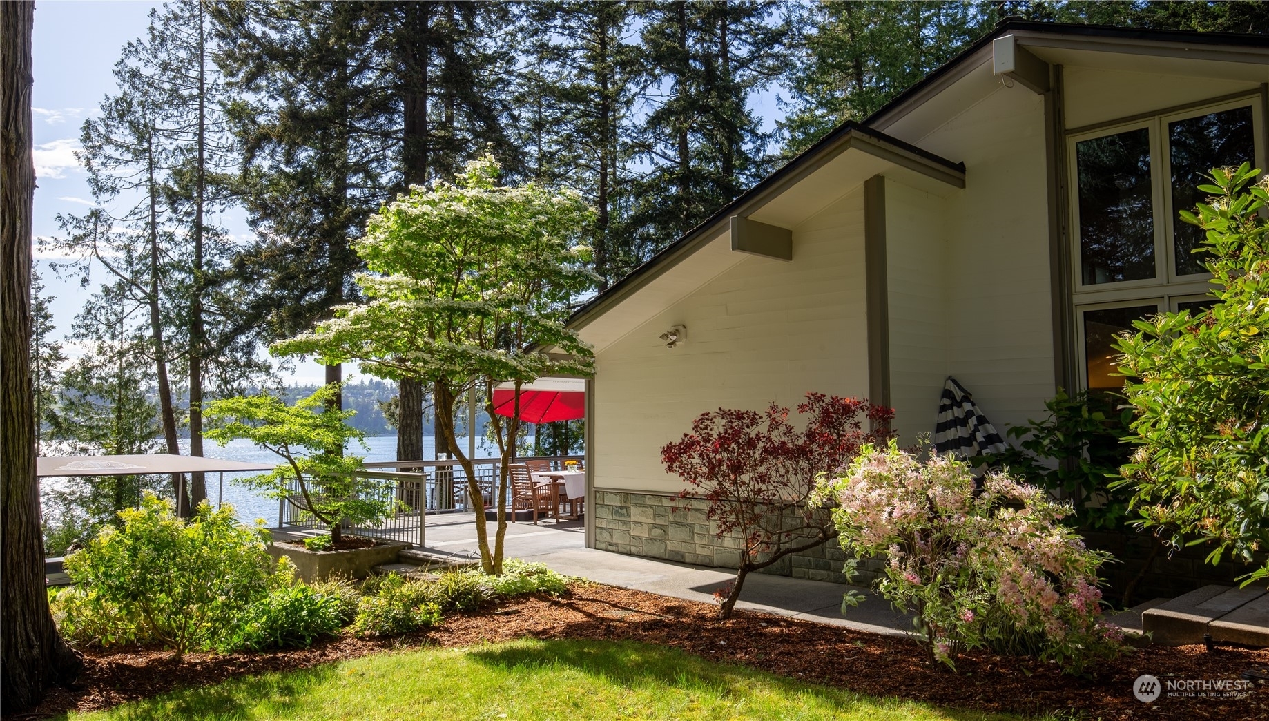 Property Photo:  1865 Crestwood Cove Court  WA 98249 