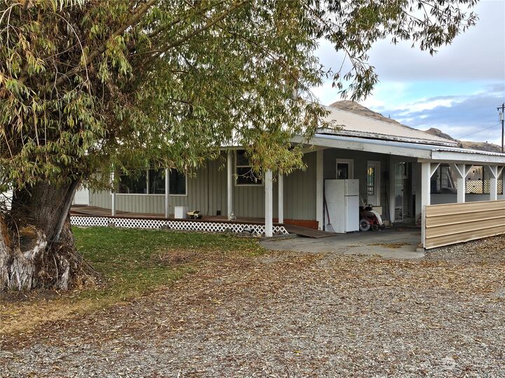 Property Photo:  196 A  Bolster Road  WA 98844 