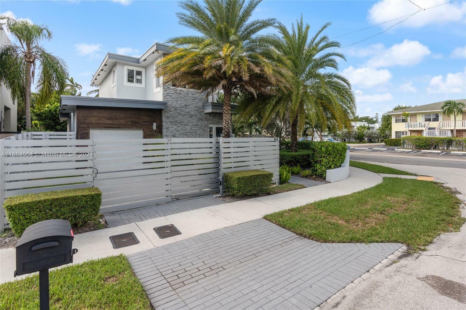 Property Photo:  743 NE 17th Way  FL 33304 