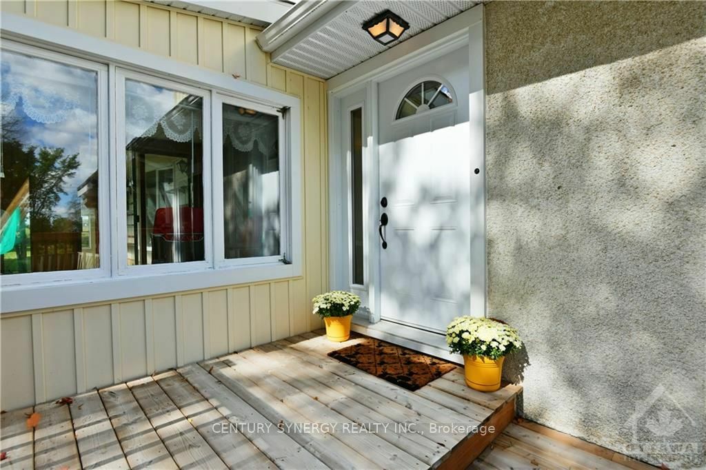 Property Photo:  500 Ashdad Rd  ON K7V 3Z9 