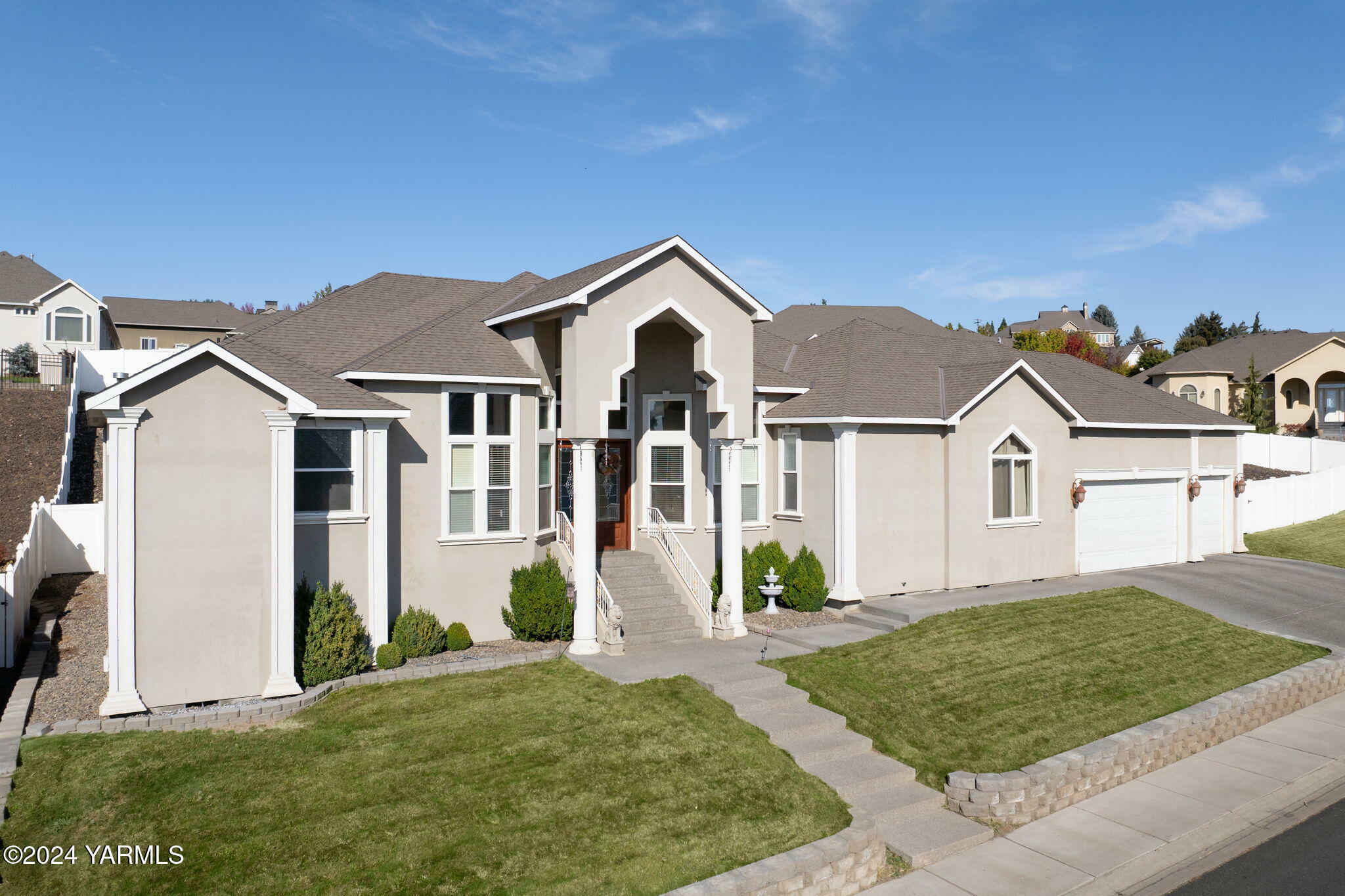 Property Photo:  7201 Modesto Way  WA 98908 