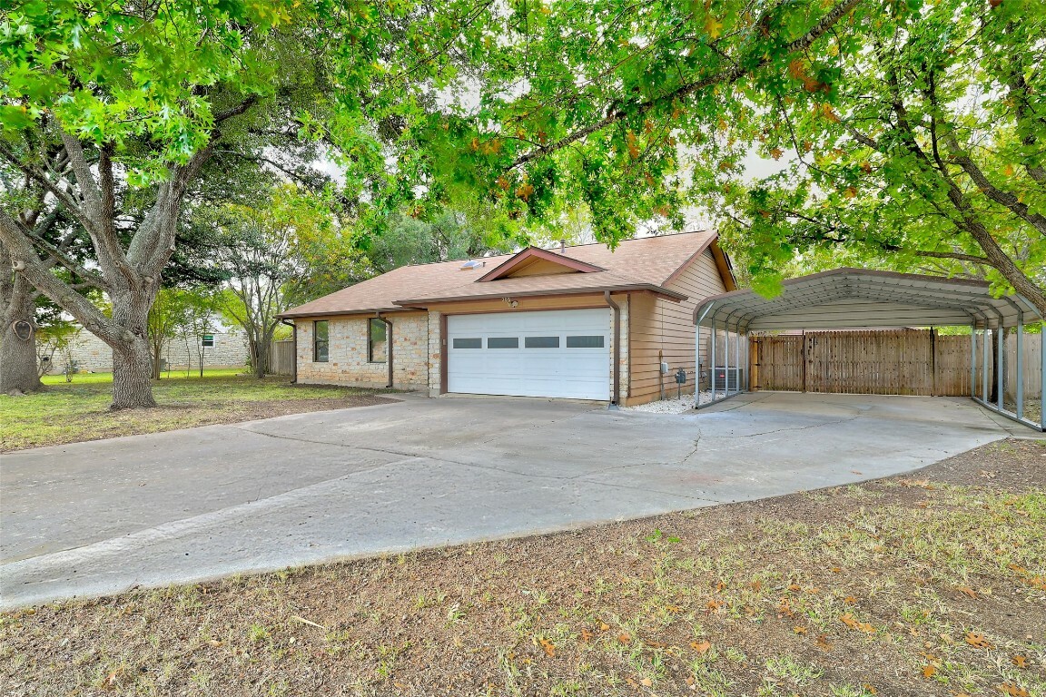 Property Photo:  208 Arikara Street  TX 78610 