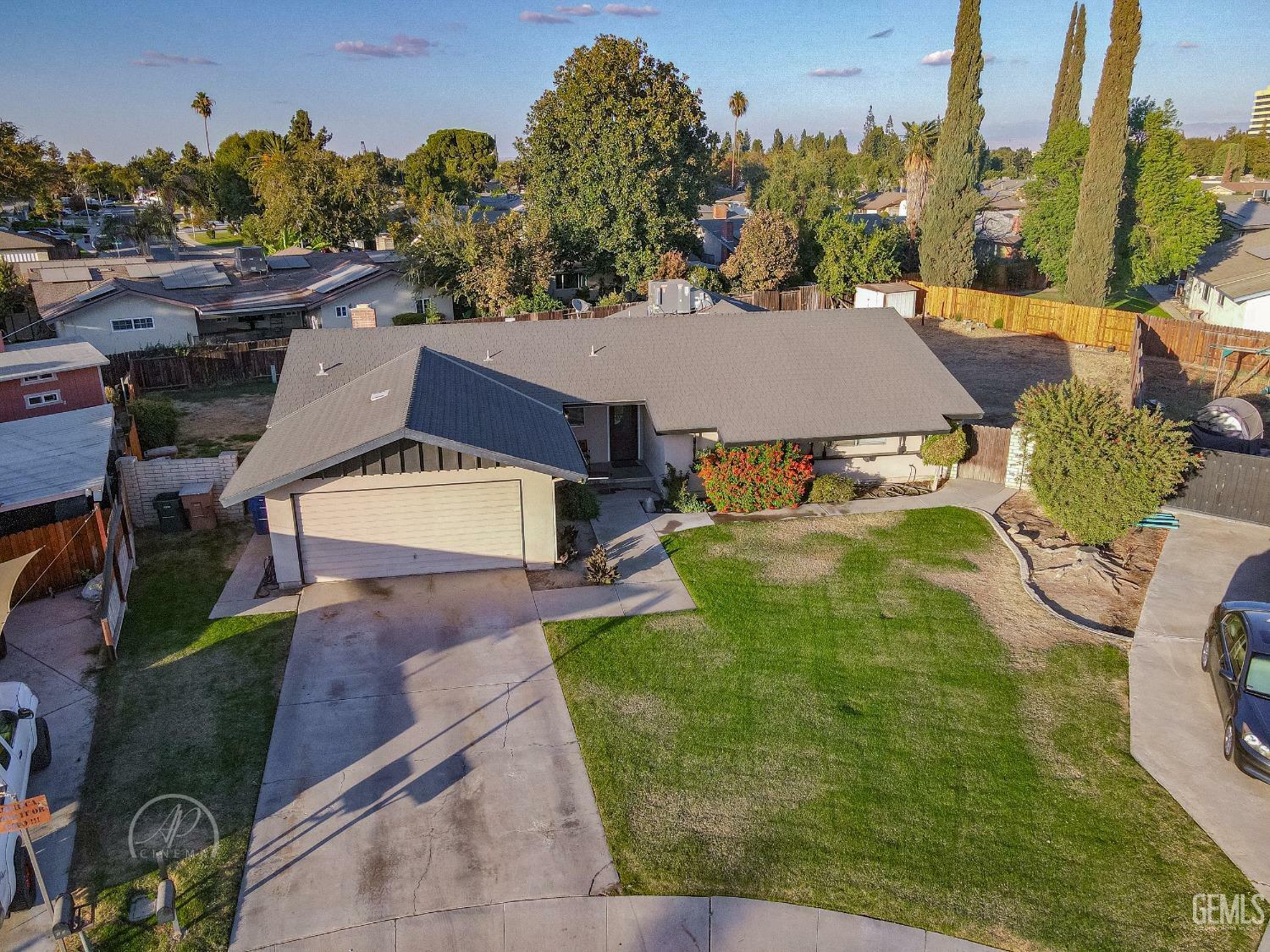 Property Photo:  512 Friant Court  CA 93309 