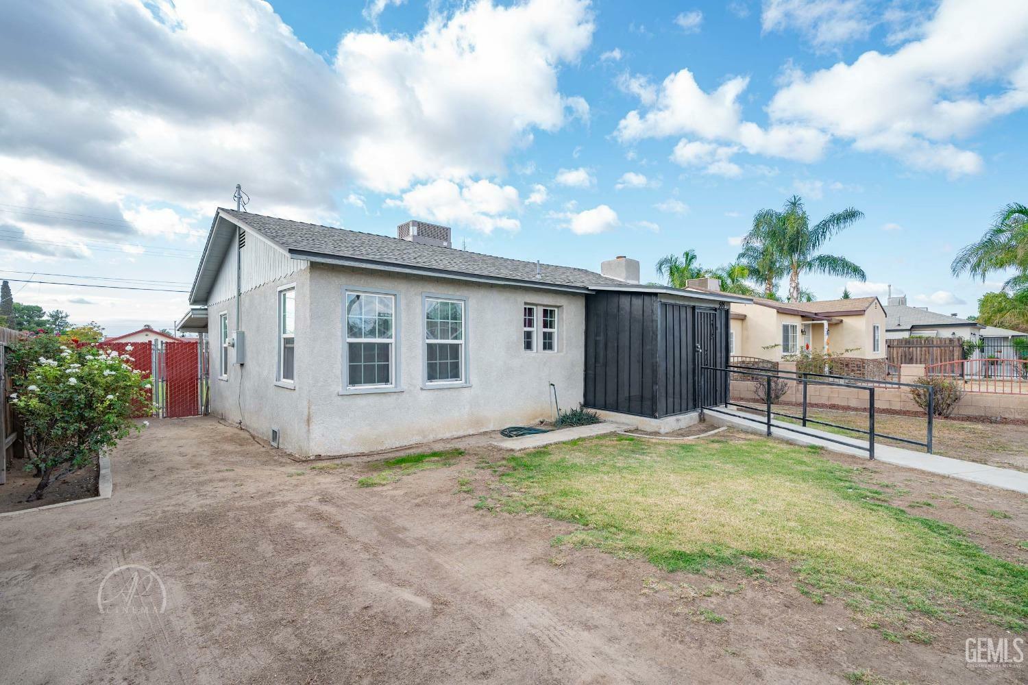 Property Photo:  505 El Tejon Avenue  CA 93308 