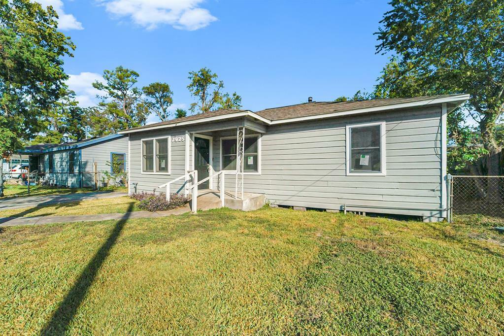 Property Photo:  7925 Crestview Drive  TX 77028 