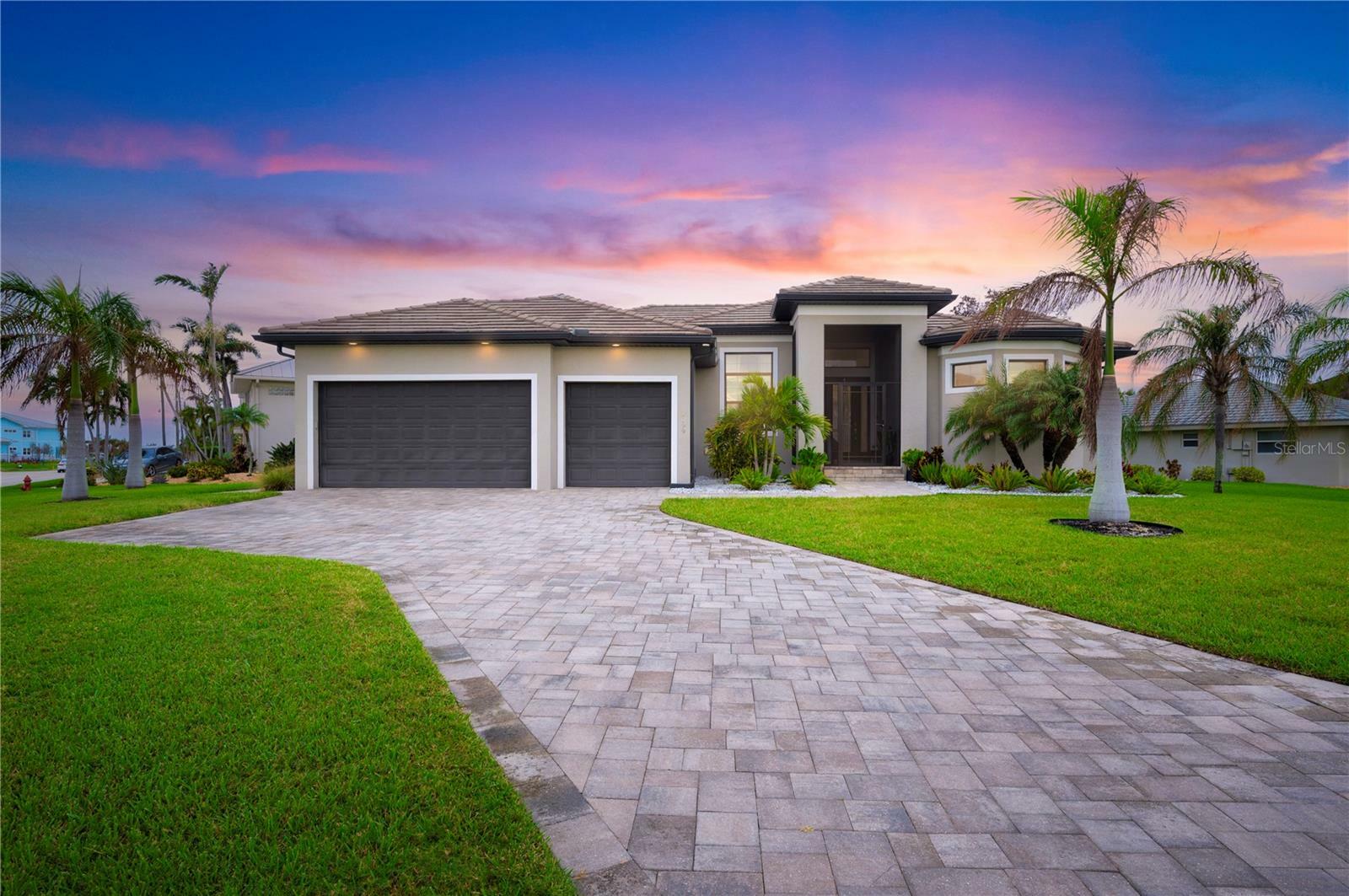 Property Photo:  1099 Cimarron Drive  FL 33950 