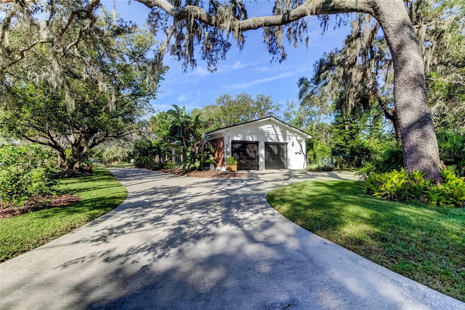 Property Photo:  438 S Riverhills Drive  FL 33617 