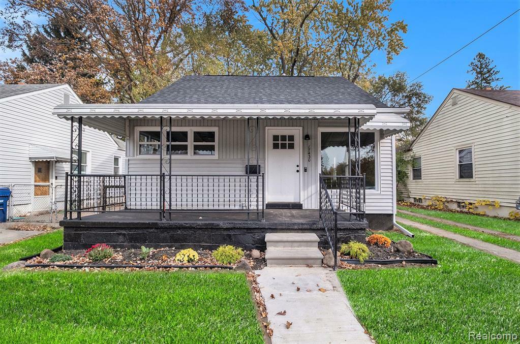 Property Photo: 17430 Garfield MI 48240 2109
