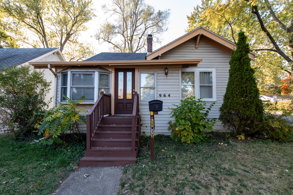 Property Photo:  964 N Lewis Avenue  IL 60085 