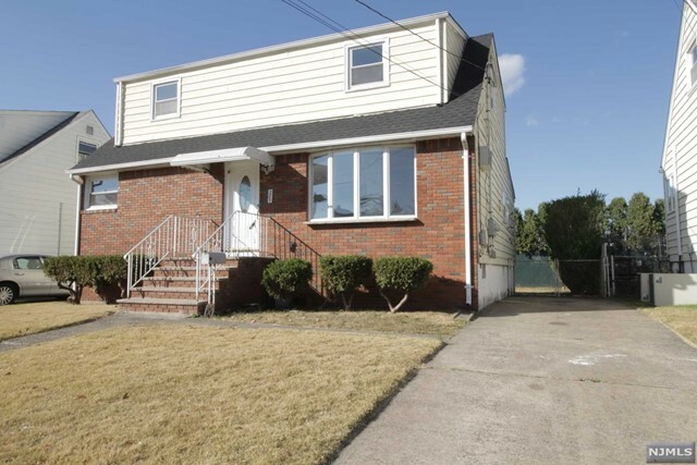 Property Photo:  285 Martha Avenue 1st Fl  NJ 07407 