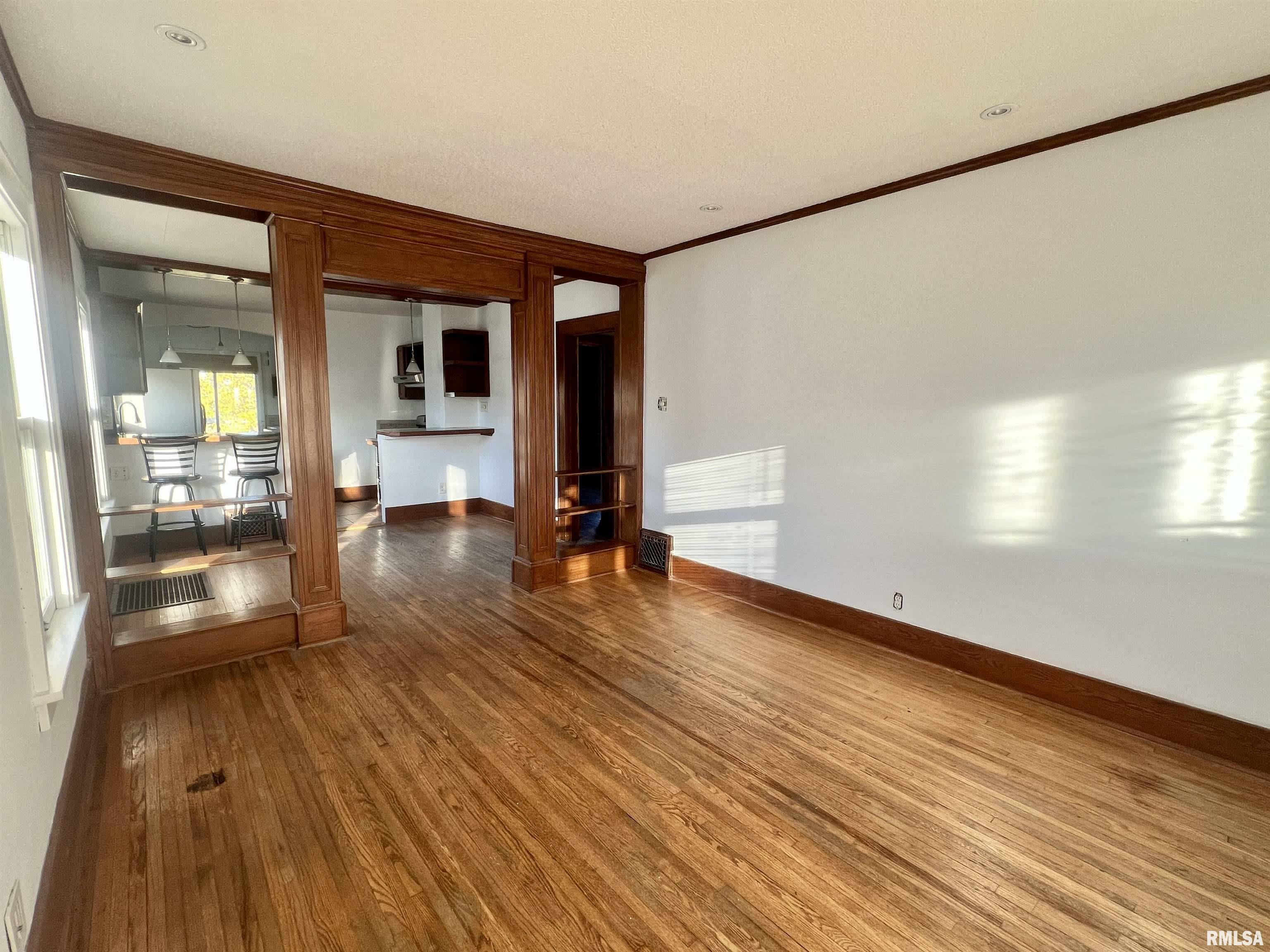 Property Photo:  168 N Ivan Avenue  IL 61401 