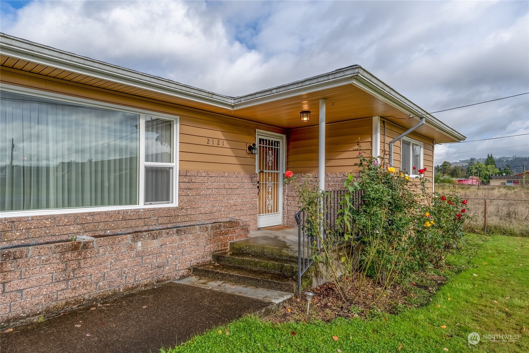 Property Photo:  2121 46th Avenue  WA 98632 