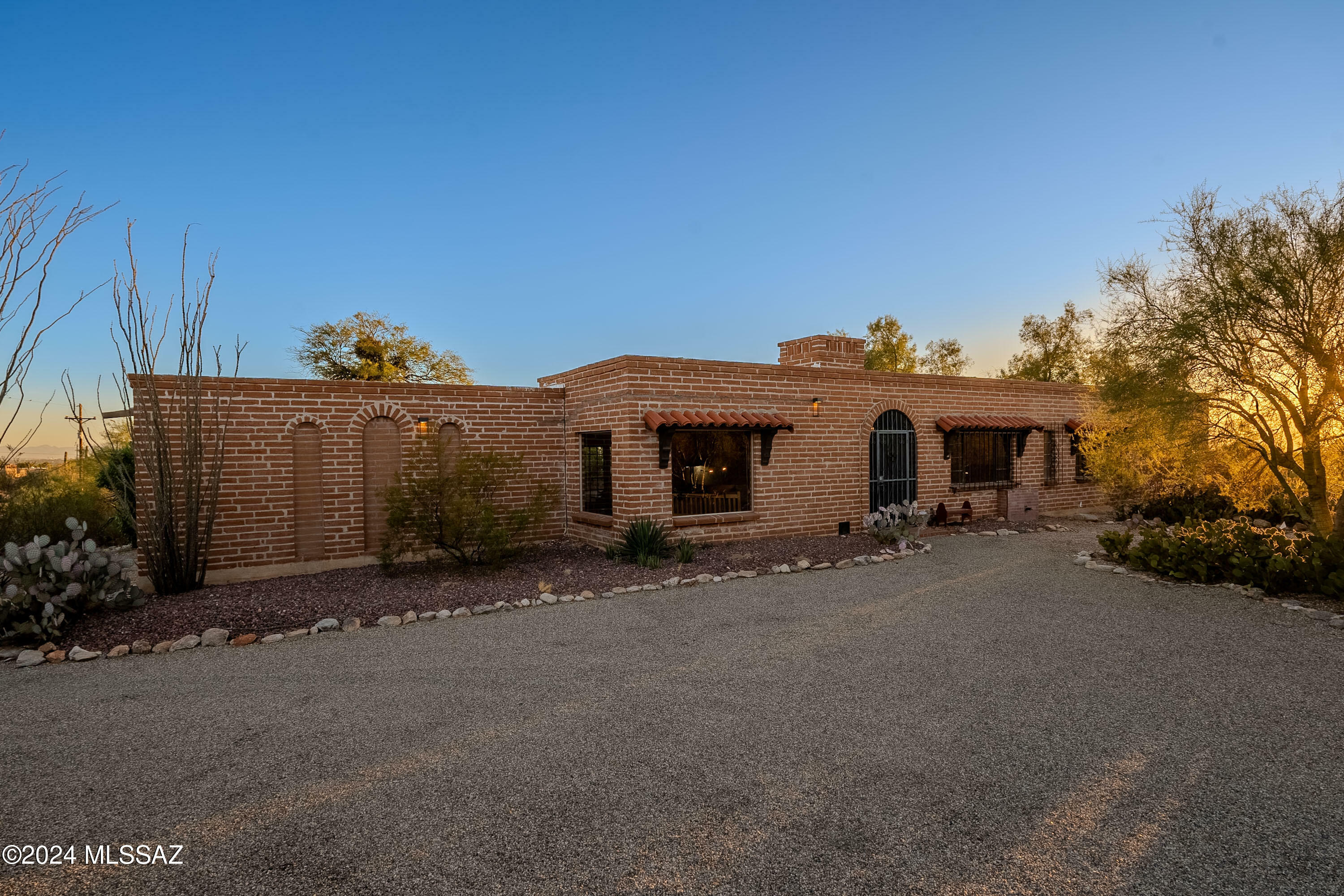 Property Photo:  5405 N Calle La Cima  AZ 85718 