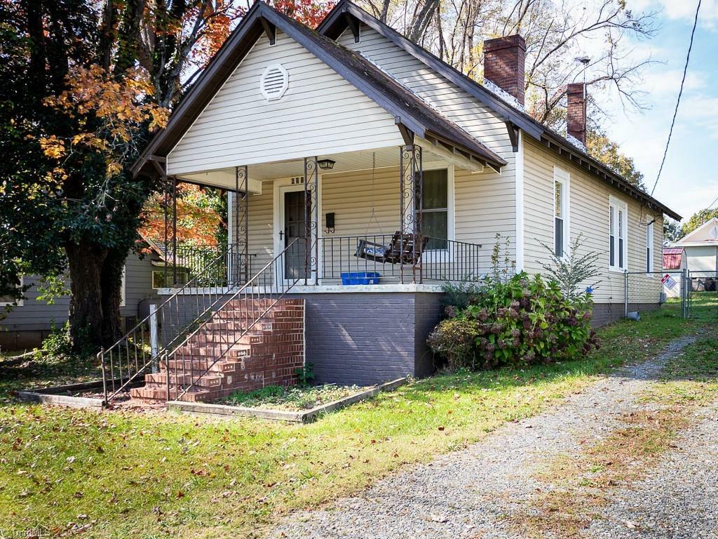 Property Photo:  621 Patterson Street  NC 27288 