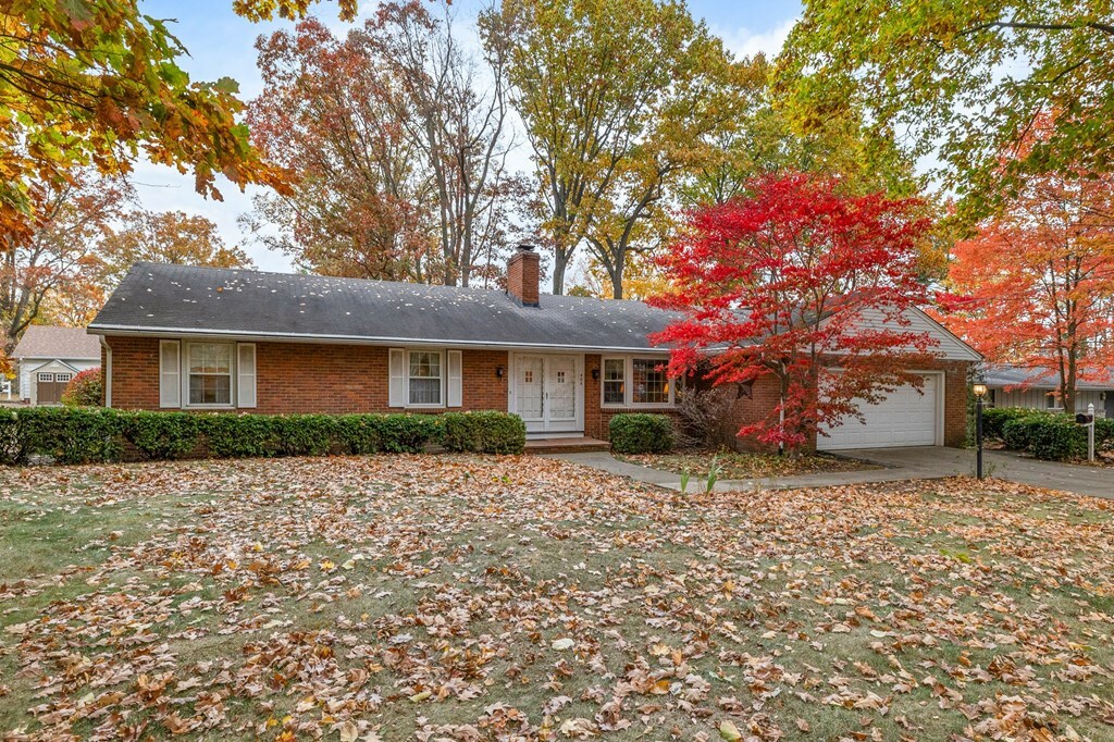 Property Photo:  406 Leawood Court  OH 44805 