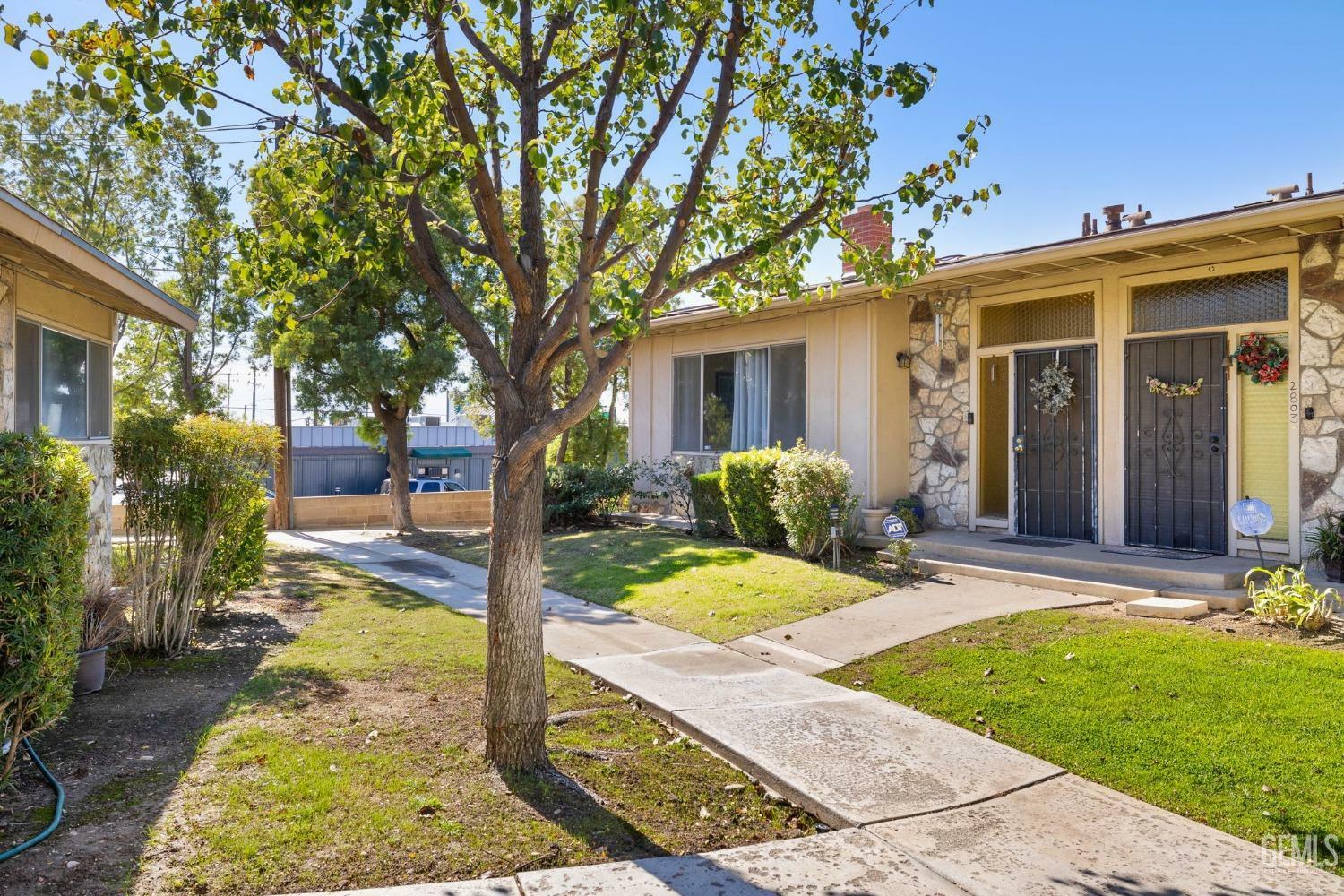 Property Photo:  2801 Oswell Street  CA 93306 