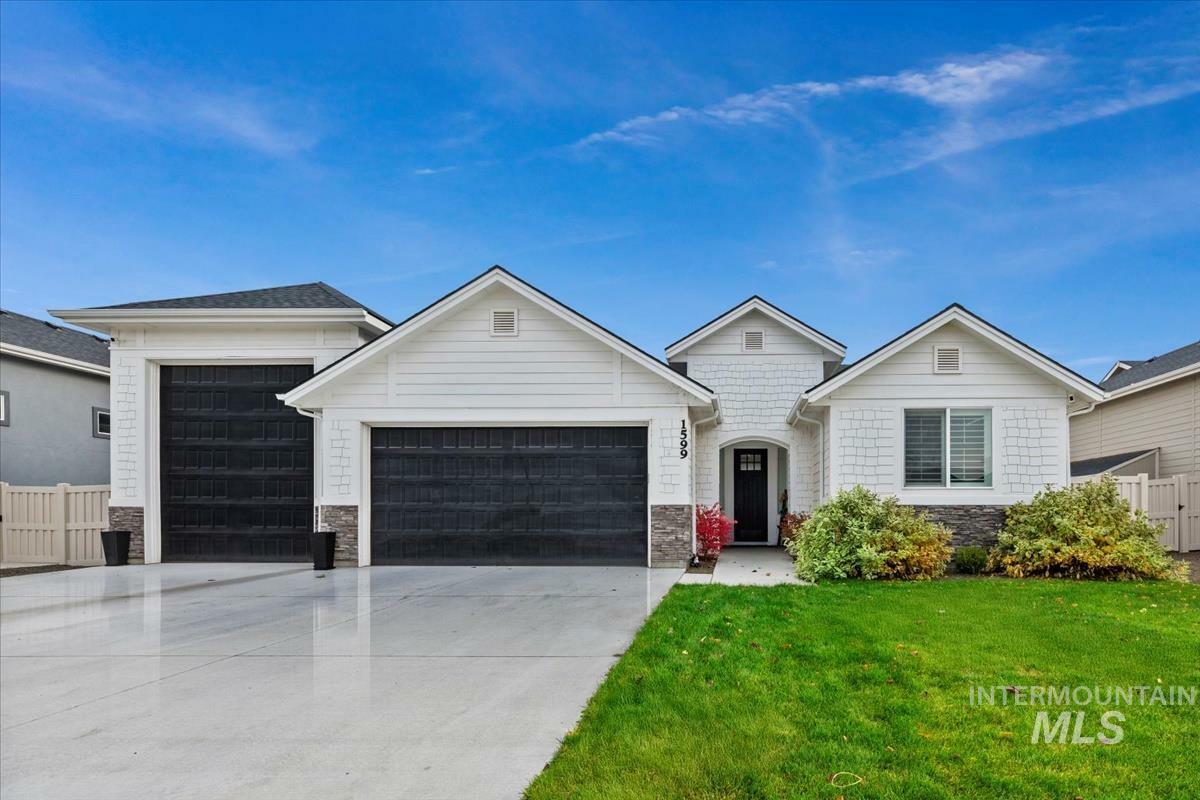 Property Photo: 1599 Banff St ID 83644