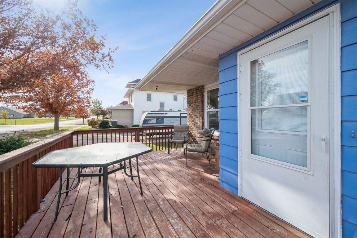 Property Photo:  107 3rd Avenue  IA 52315 