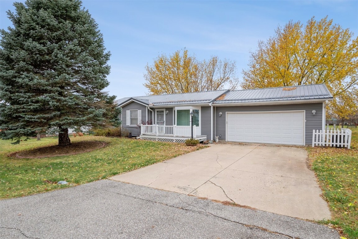 Property Photo:  32 Prairie Drive  IA 52352 