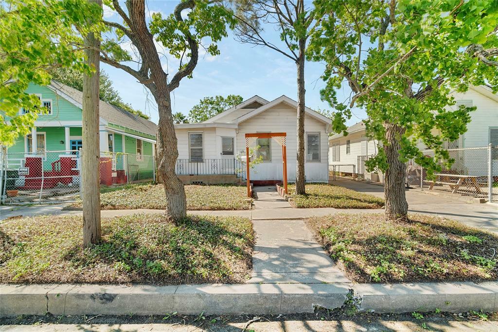 Property Photo:  3715 Avenue Q  TX 77550 