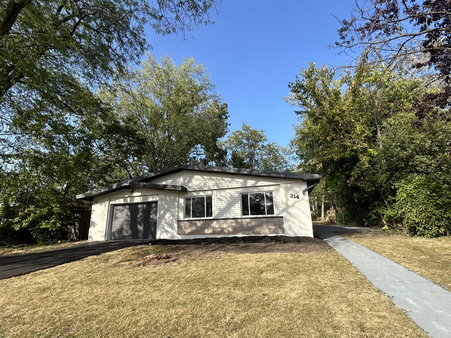 Property Photo:  214 Nashua Street  IL 60466 