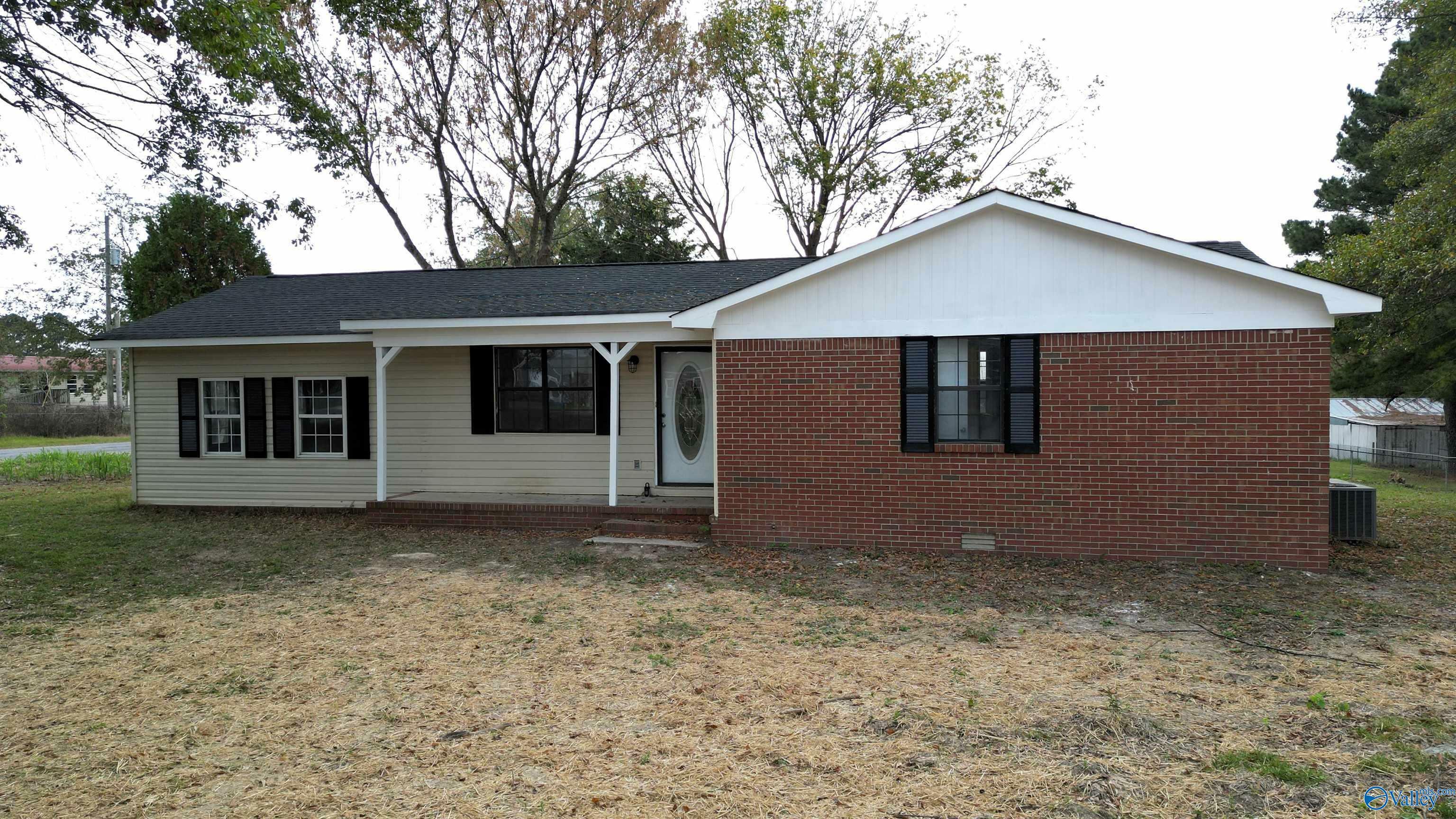 Property Photo:  16 County Road 557  AL 35673 