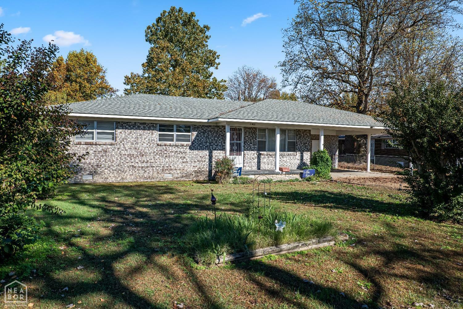 Property Photo:  1402 Magnolia Avenue  AR 72476 