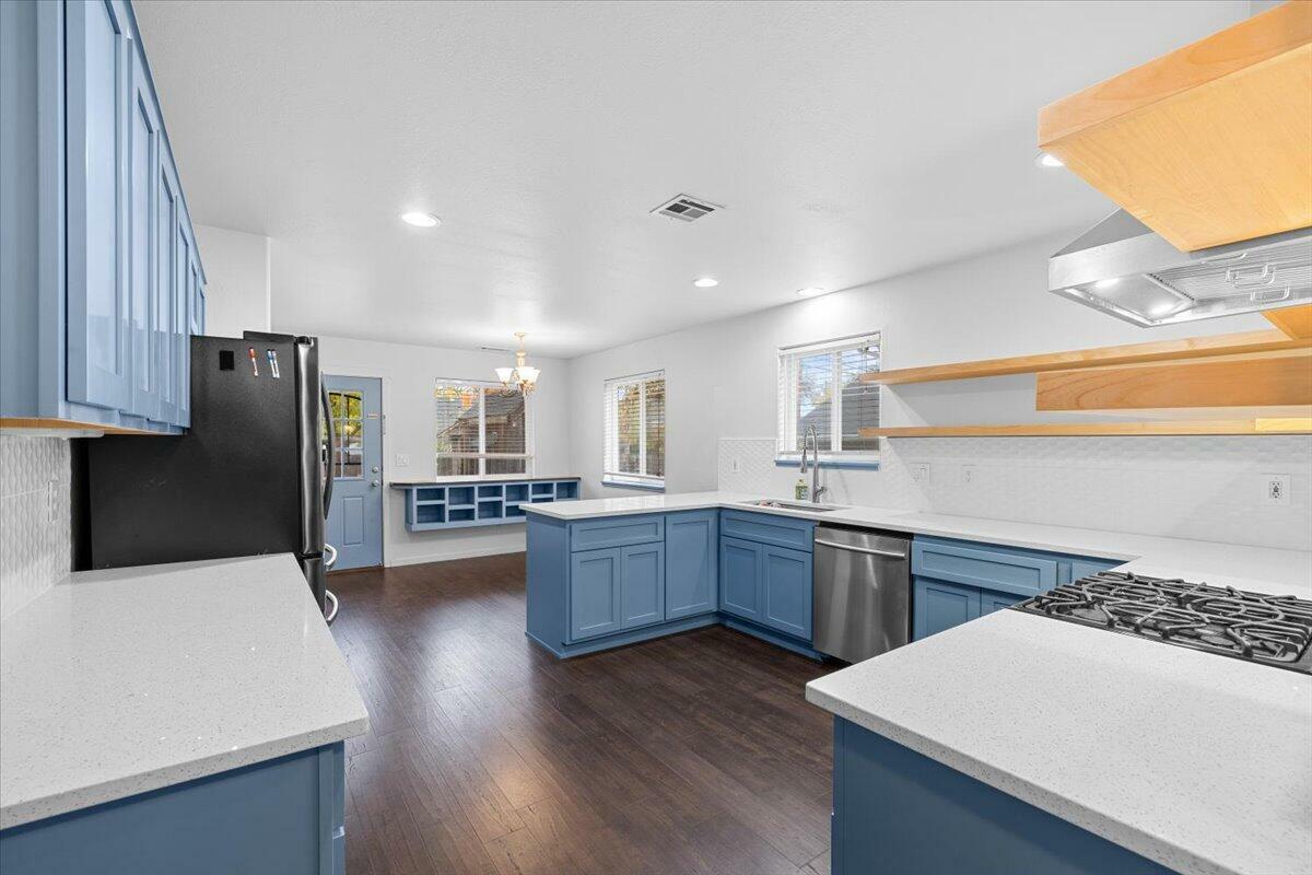 Property Photo: 1126 W 10th Street OR 97501