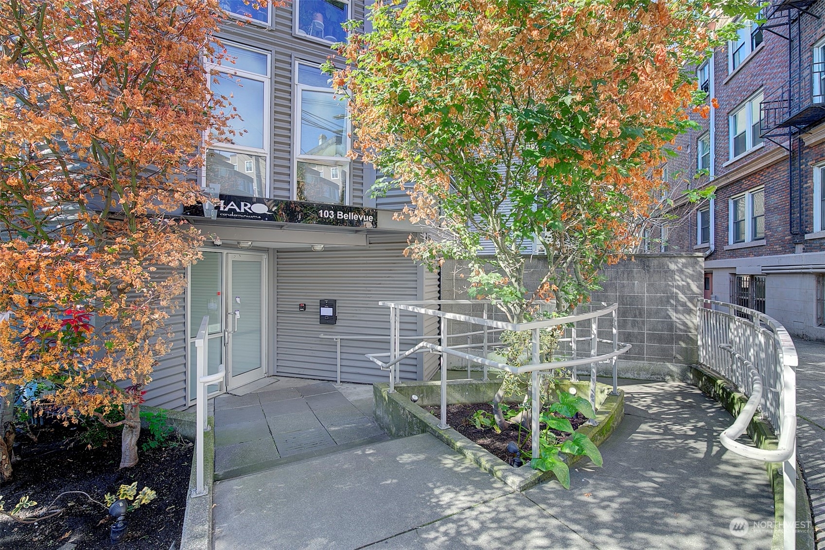 Property Photo:  103 Bellevue Avenue E 202  WA 98102 