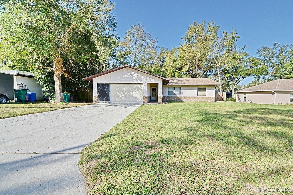 Property Photo:  725 Magnolia Avenue  FL 34452 