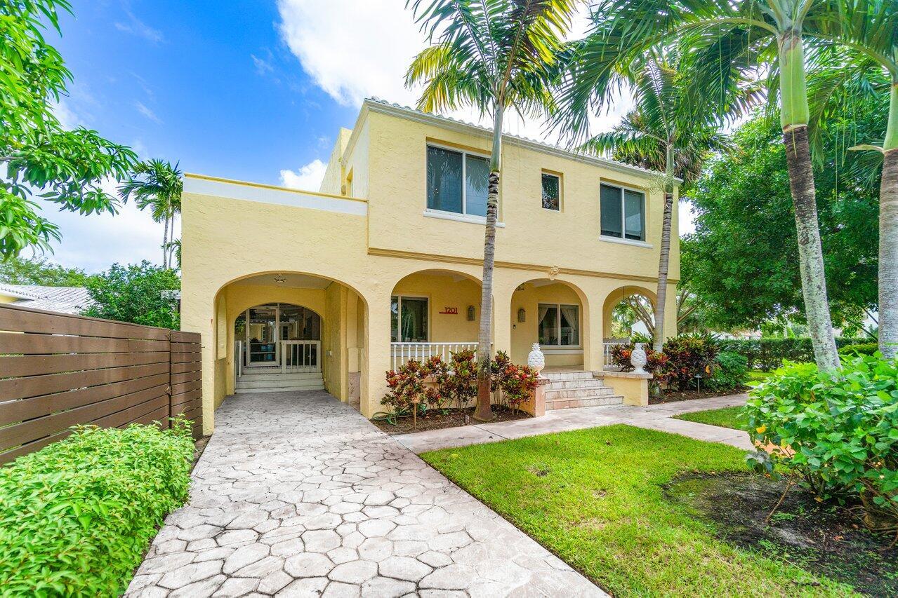 Property Photo: 1201 N Swinton Avenue FL 33444