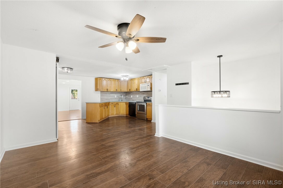 Property Photo:  712 Saratoga Drive  IN 47130 