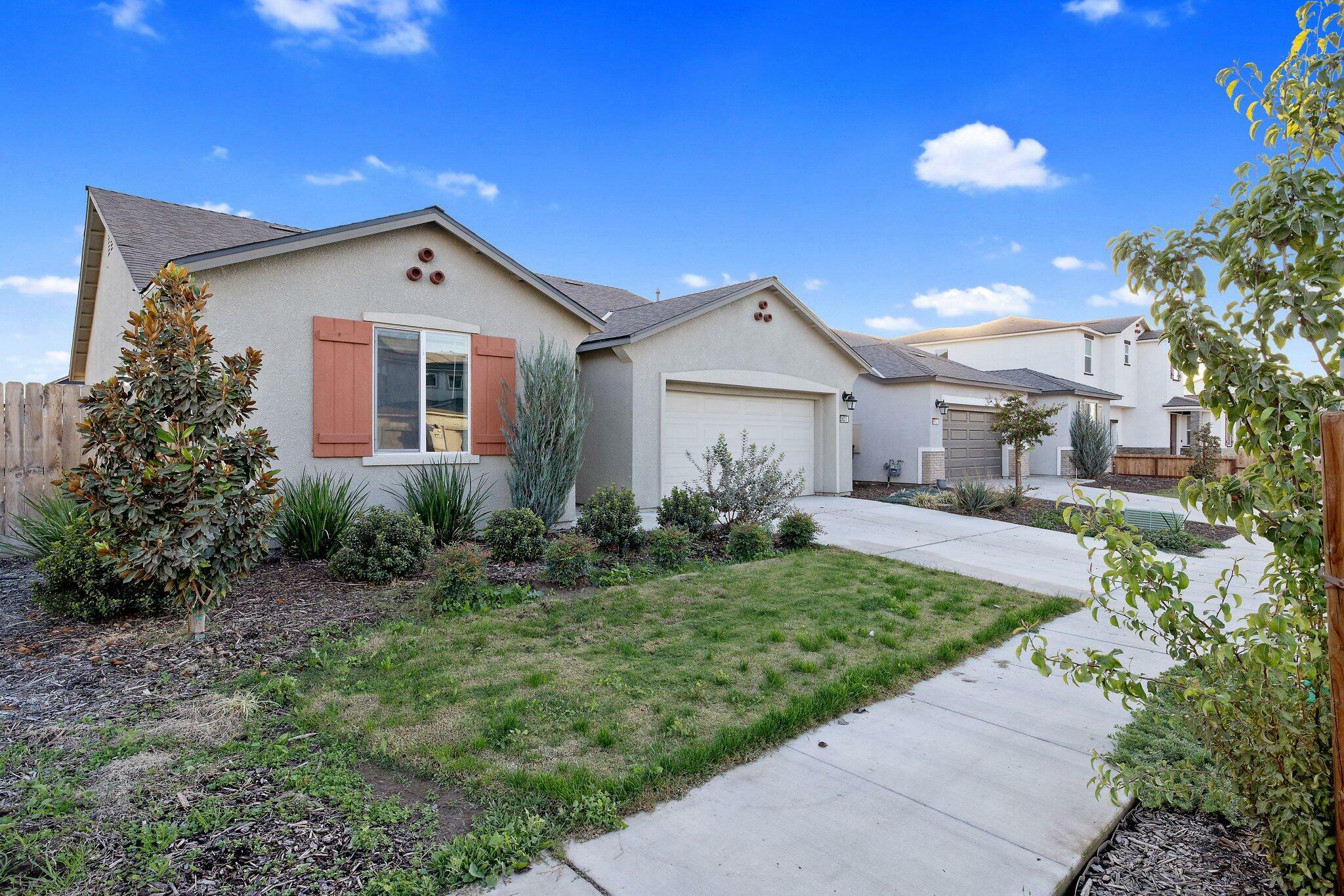 Property Photo:  3621 E Laura Avenue  CA 93292 