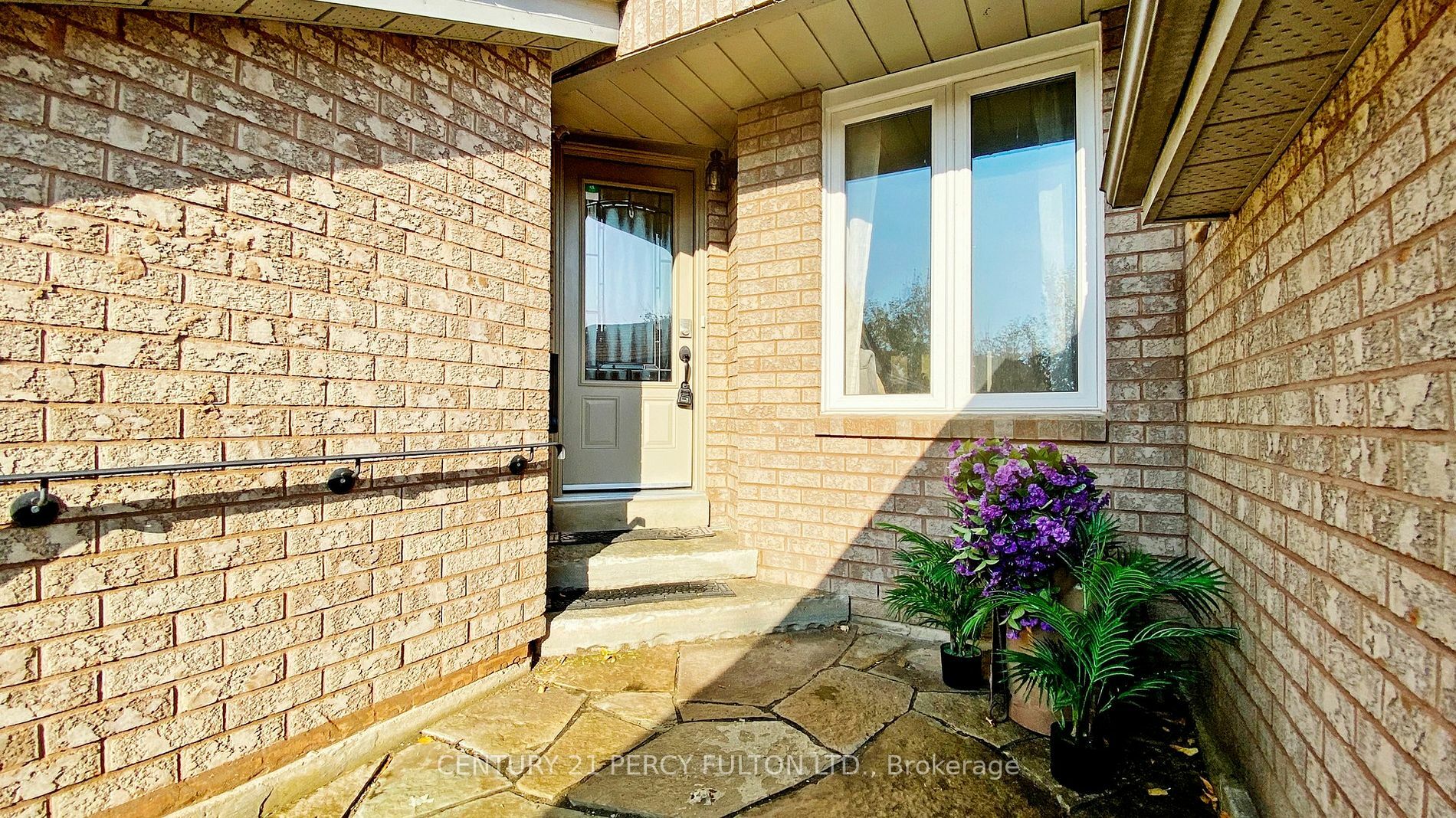 Property Photo:  51 Heaver Dr  ON L1N 8X3 