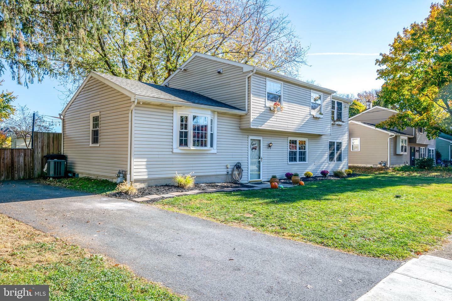 Property Photo:  5869 Clarkson Drive  PA 17520 