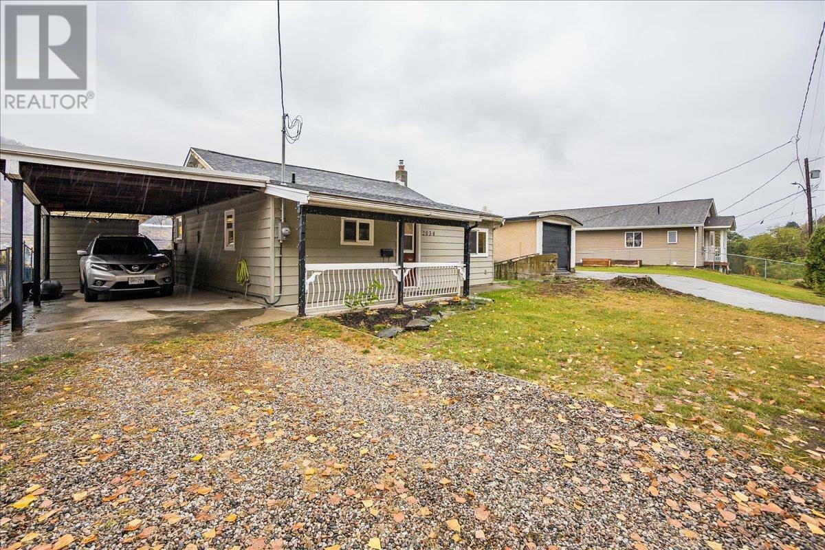 Property Photo:  2034 Eighth Avenue  BC V1R 3E1 