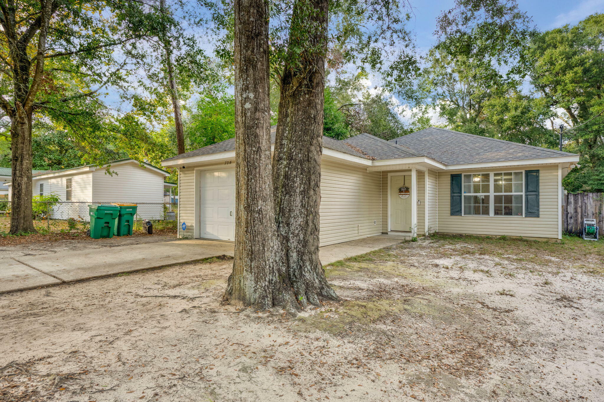 Property Photo:  706 Brock Avenue  FL 32539 