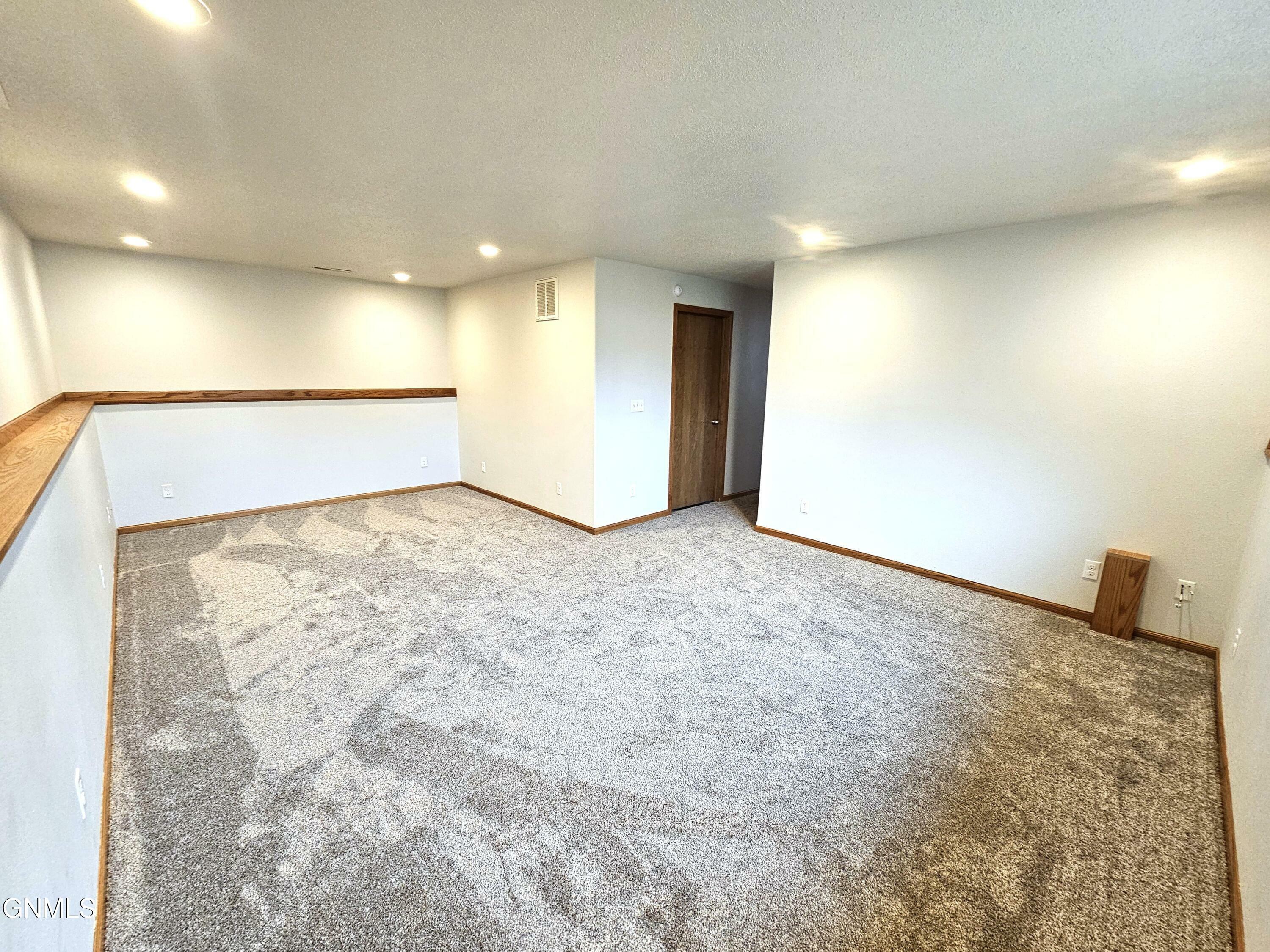 Property Photo:  873 Shinagle Drive  ND 58601 