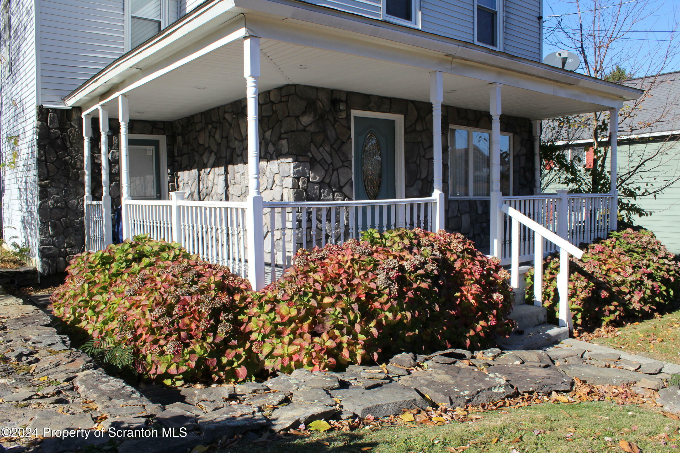 Property Photo:  522 Packer Street  PA 18641 