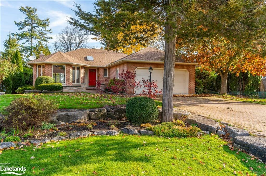 Property Photo: 98 Navigators Trail ON K0M 1A0