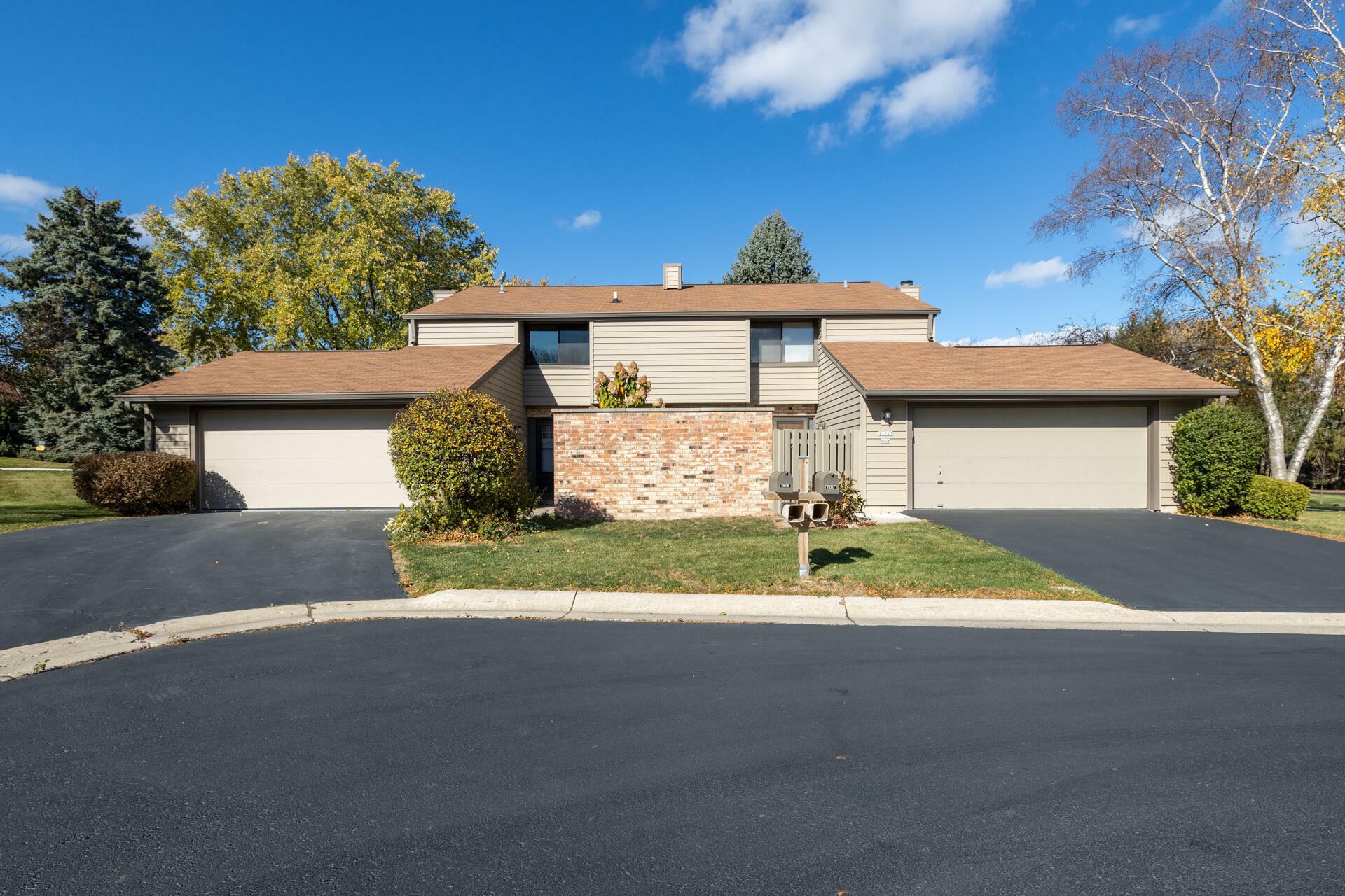 11015 N Elder Tree Ct  Mequon WI 53092 photo