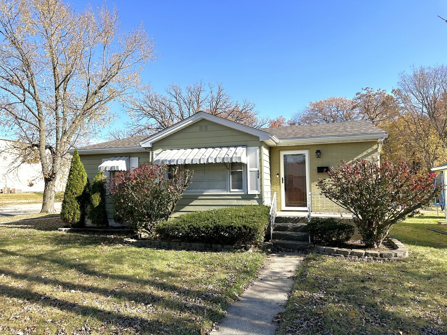 Property Photo:  906 S Nelson Avenue  IL 60901 