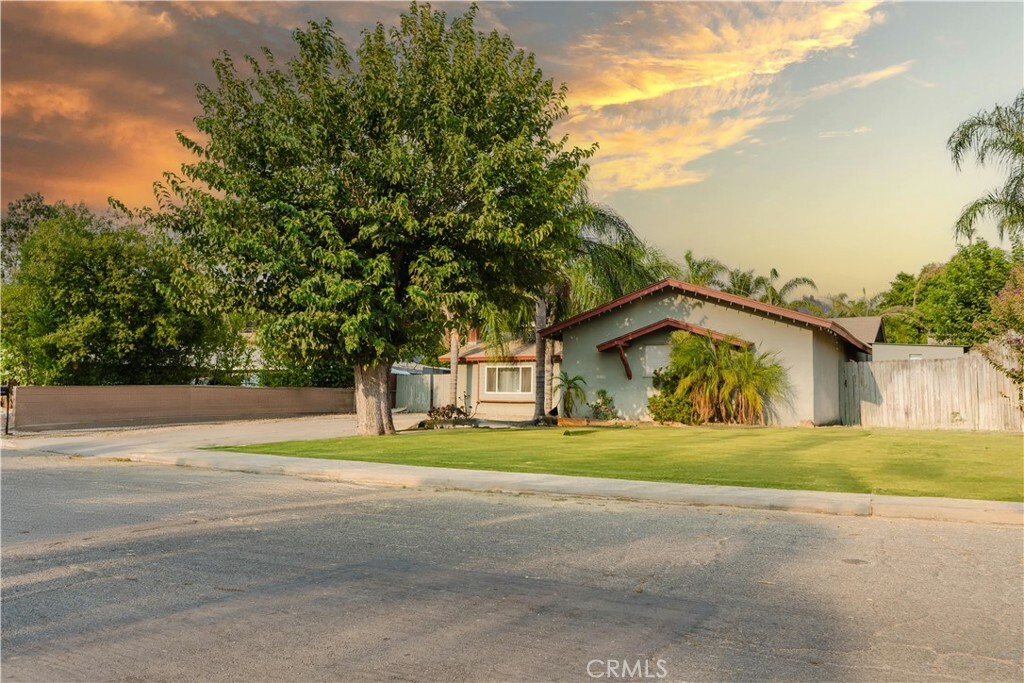 Property Photo:  10937 Desert Sand Avenue  CA 92505 