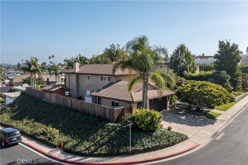 Property Photo:  920 N Hillside Drive  CA 90815 