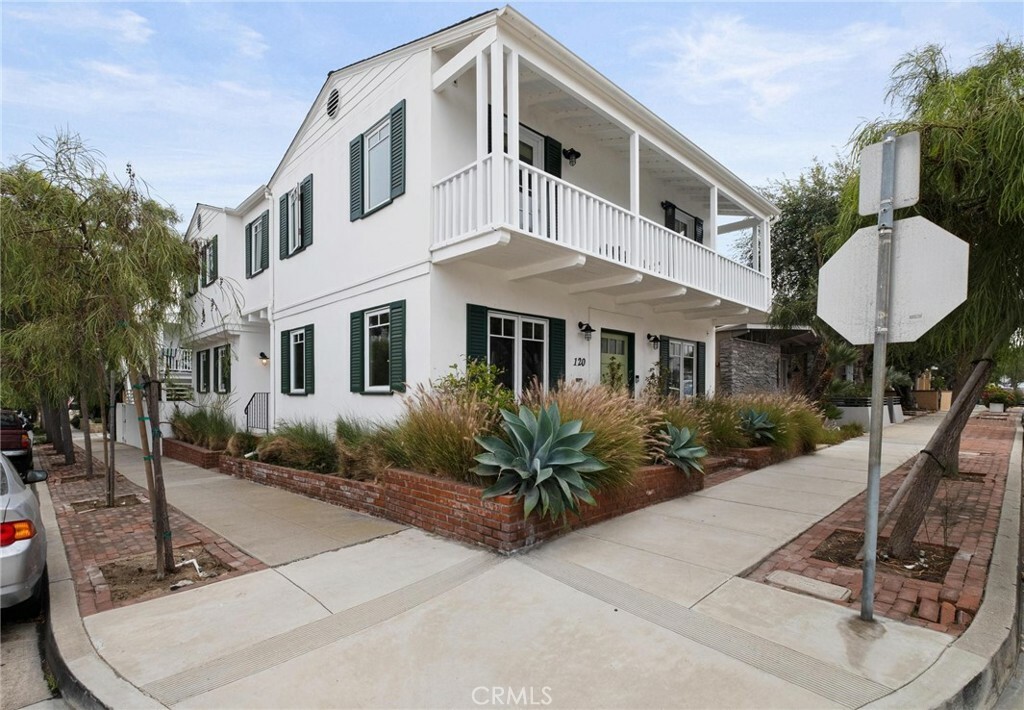 Property Photo:  120 Morningside Drive  CA 90266 