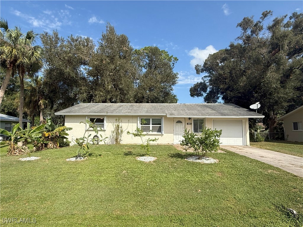 Property Photo:  13914 Nassau Street  FL 33905 