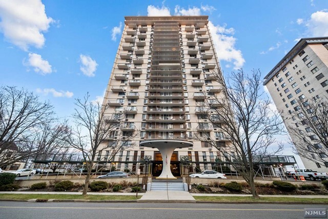 Property Photo:  160 Overlook Avenue 18F  NJ 07601 